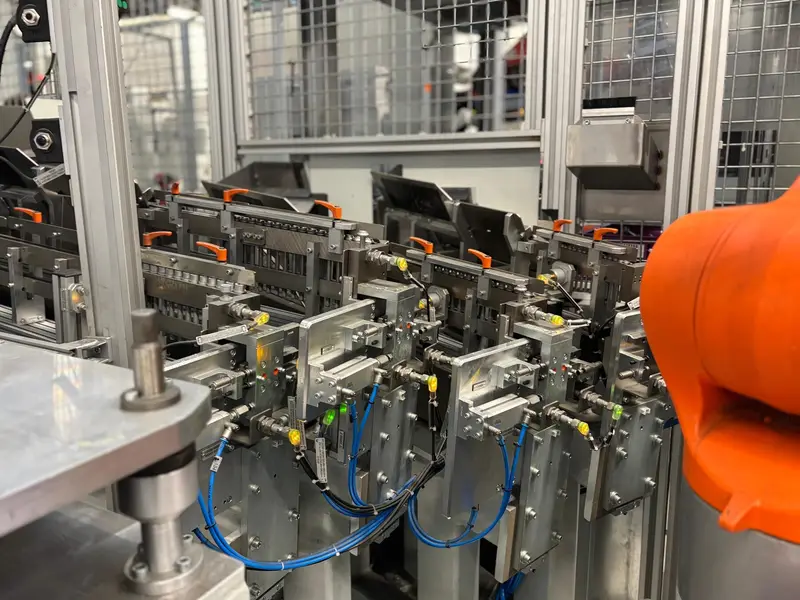 Automatisierte Montagelinie mit pneumatischen Antrieben